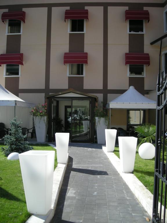 Hotel De Meis Capistrello Экстерьер фото