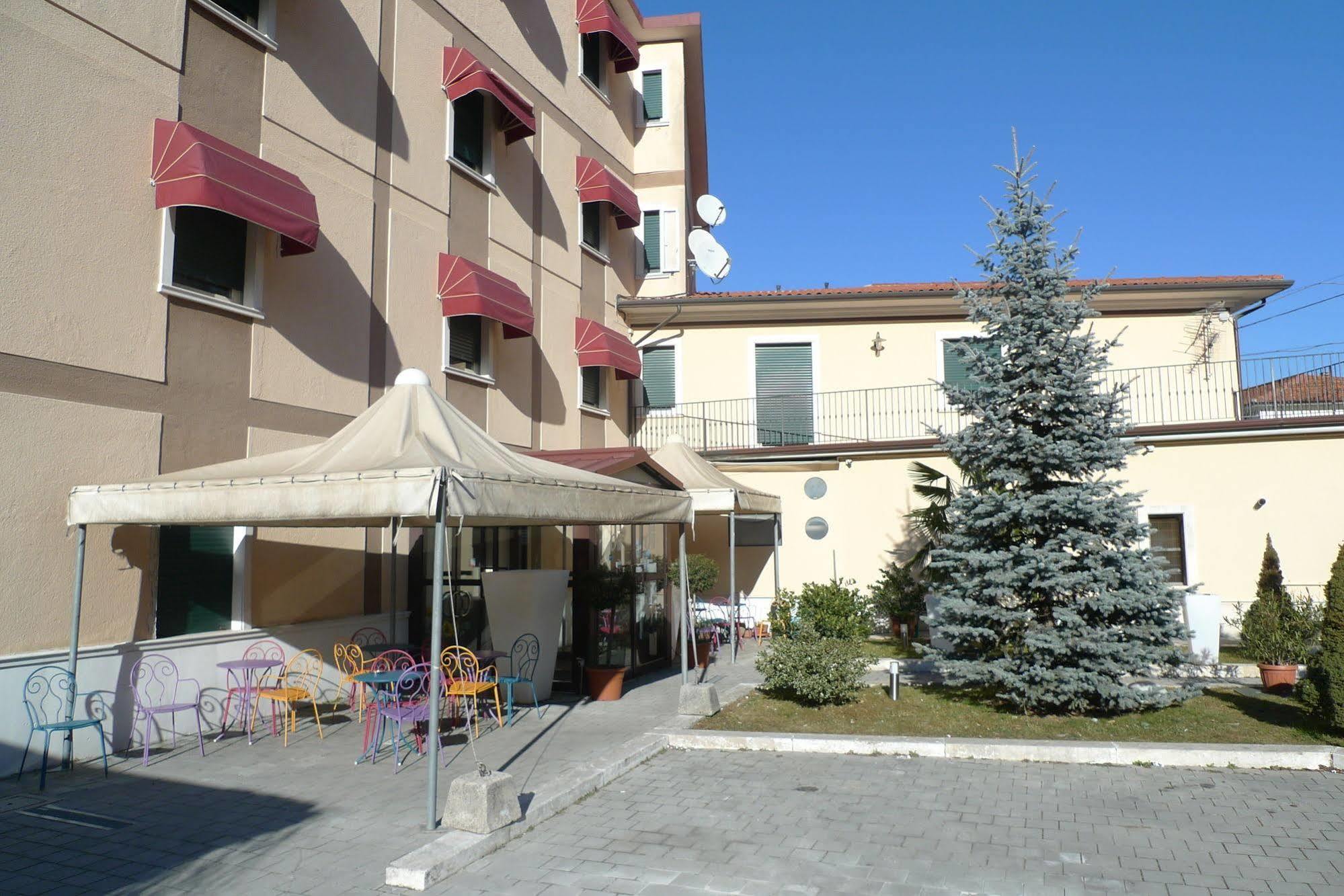 Hotel De Meis Capistrello Экстерьер фото