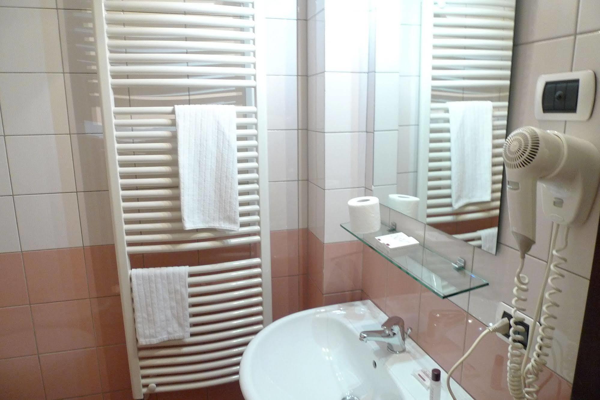 Hotel De Meis Capistrello Экстерьер фото