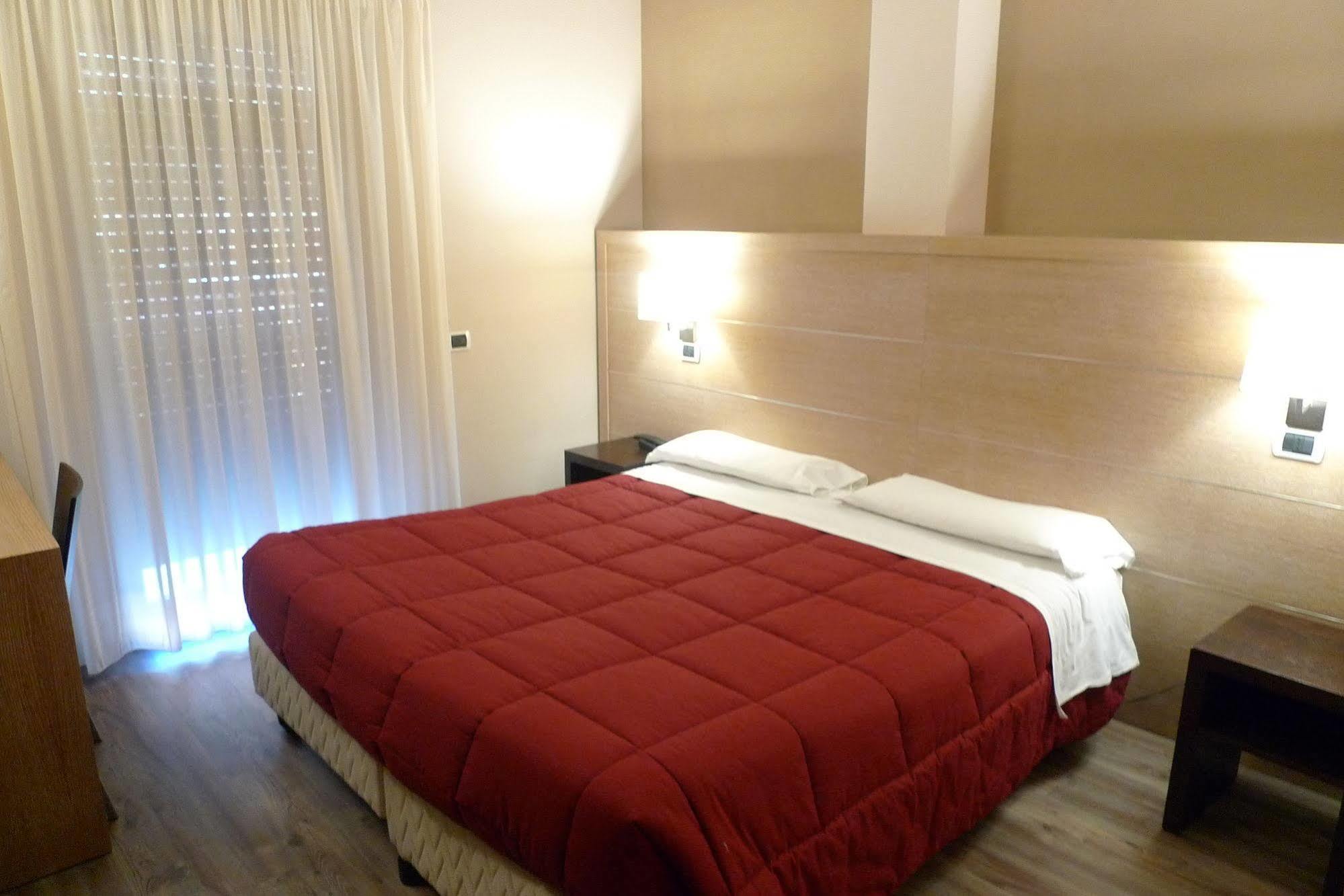 Hotel De Meis Capistrello Экстерьер фото