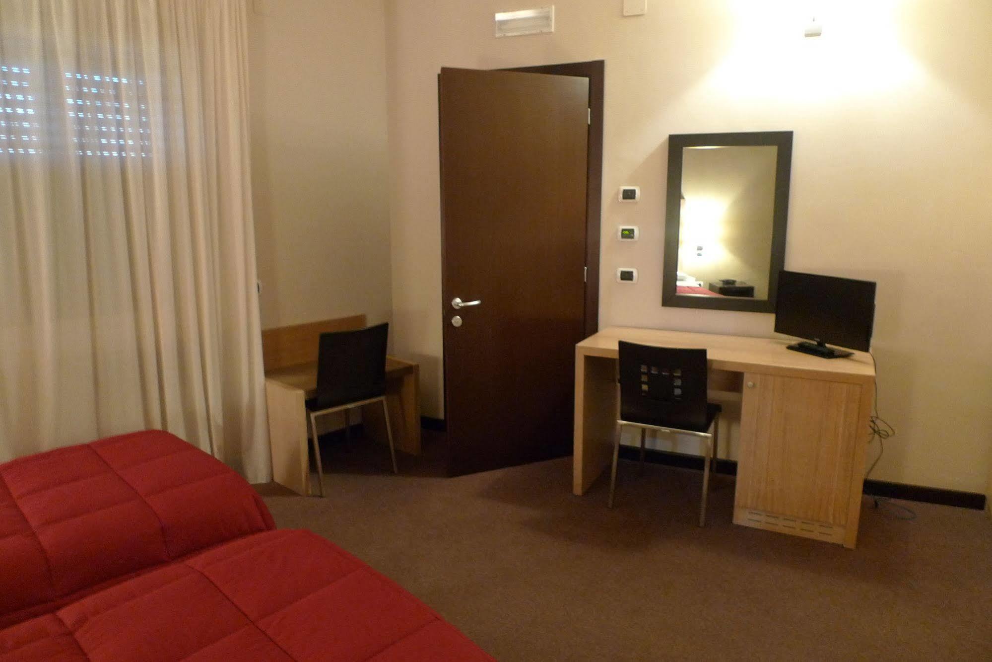 Hotel De Meis Capistrello Экстерьер фото